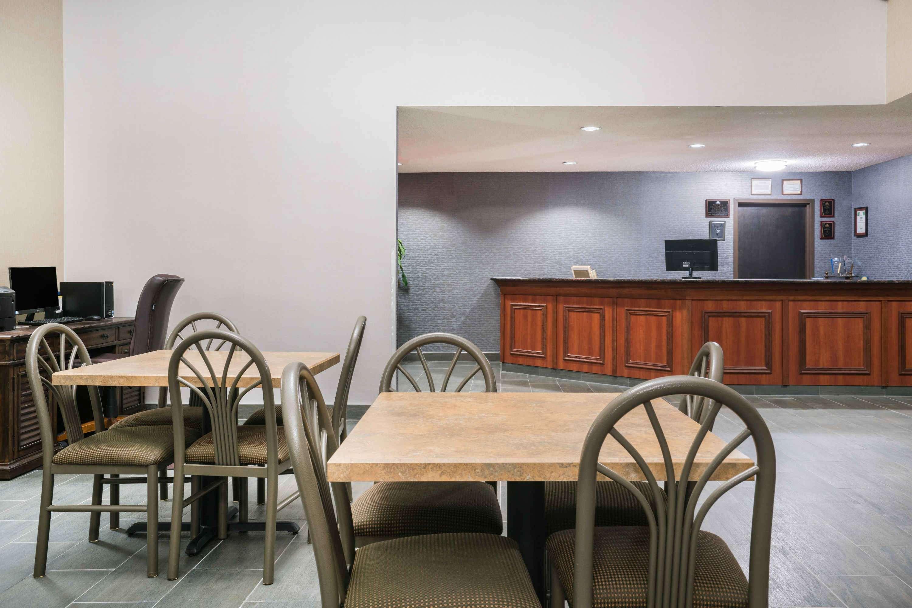 Days Inn & Suites By Wyndham Wausau Exteriör bild