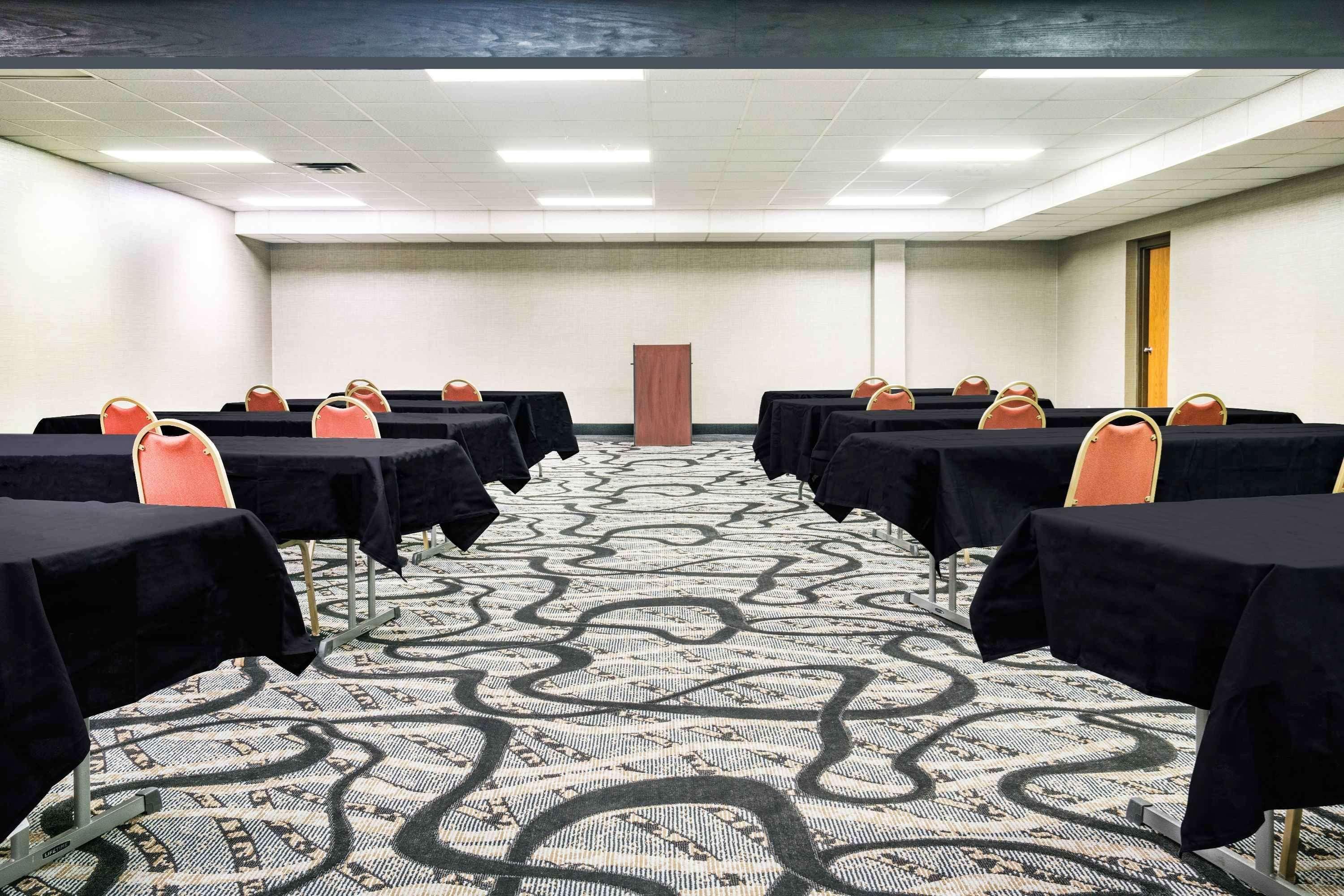 Days Inn & Suites By Wyndham Wausau Exteriör bild