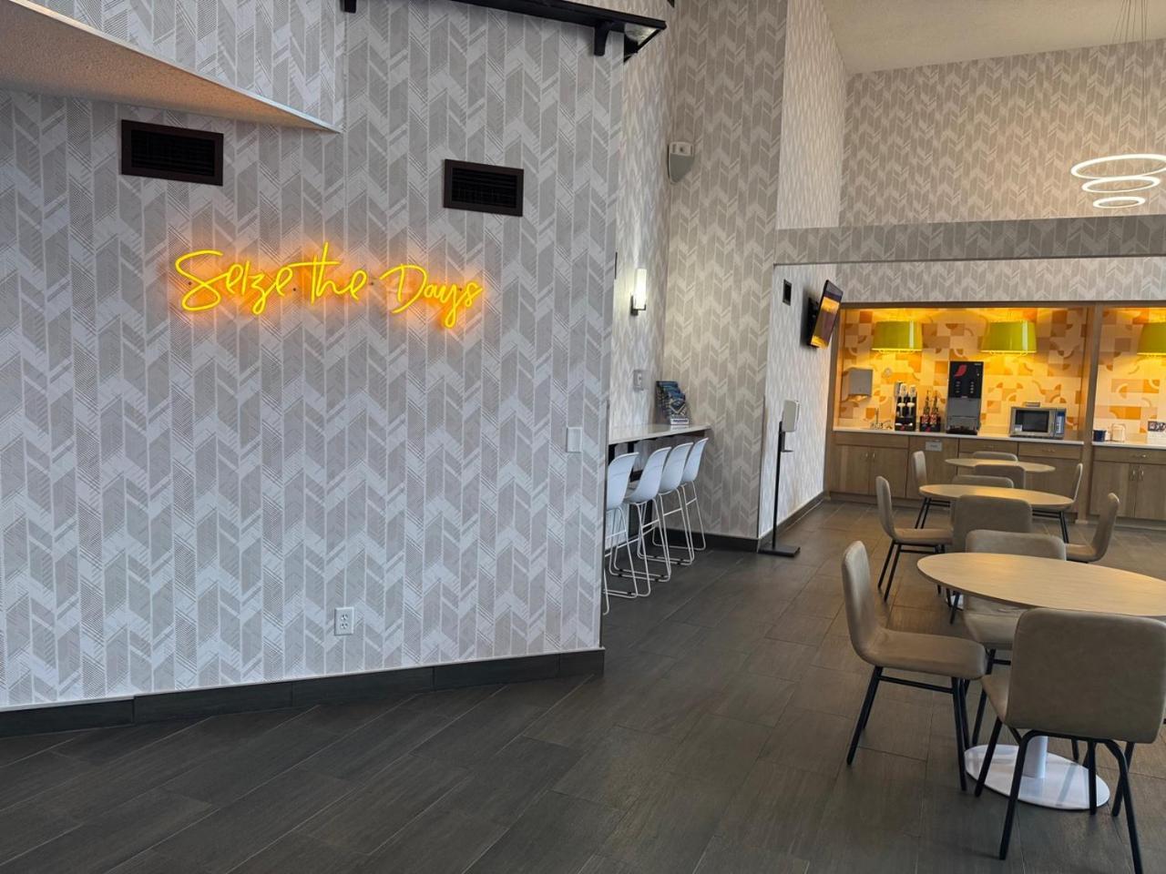 Days Inn & Suites By Wyndham Wausau Exteriör bild