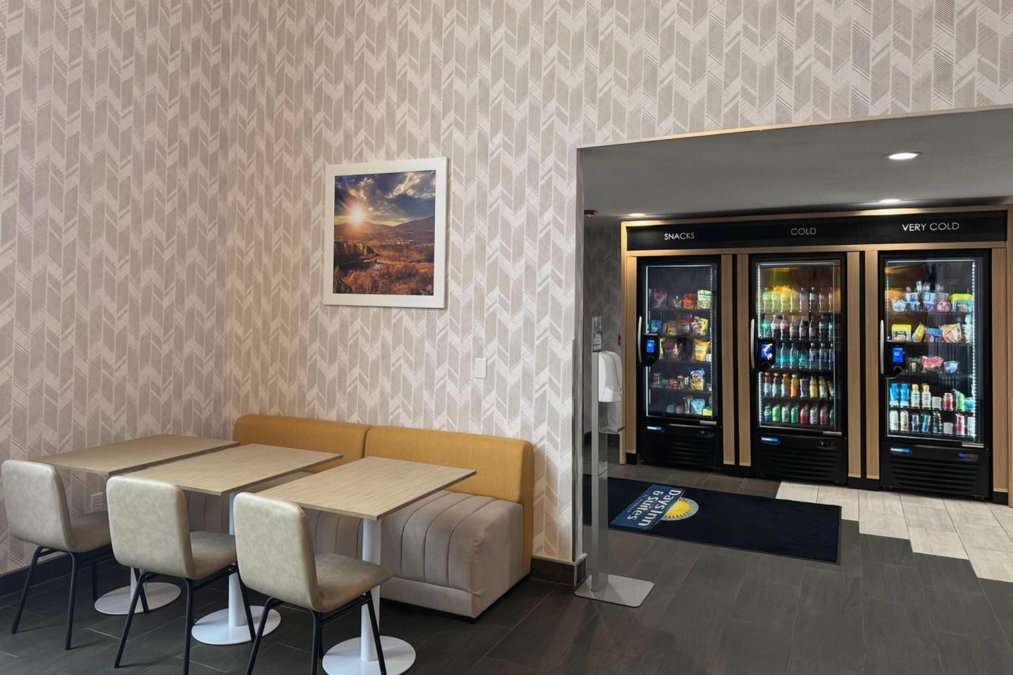 Days Inn & Suites By Wyndham Wausau Exteriör bild