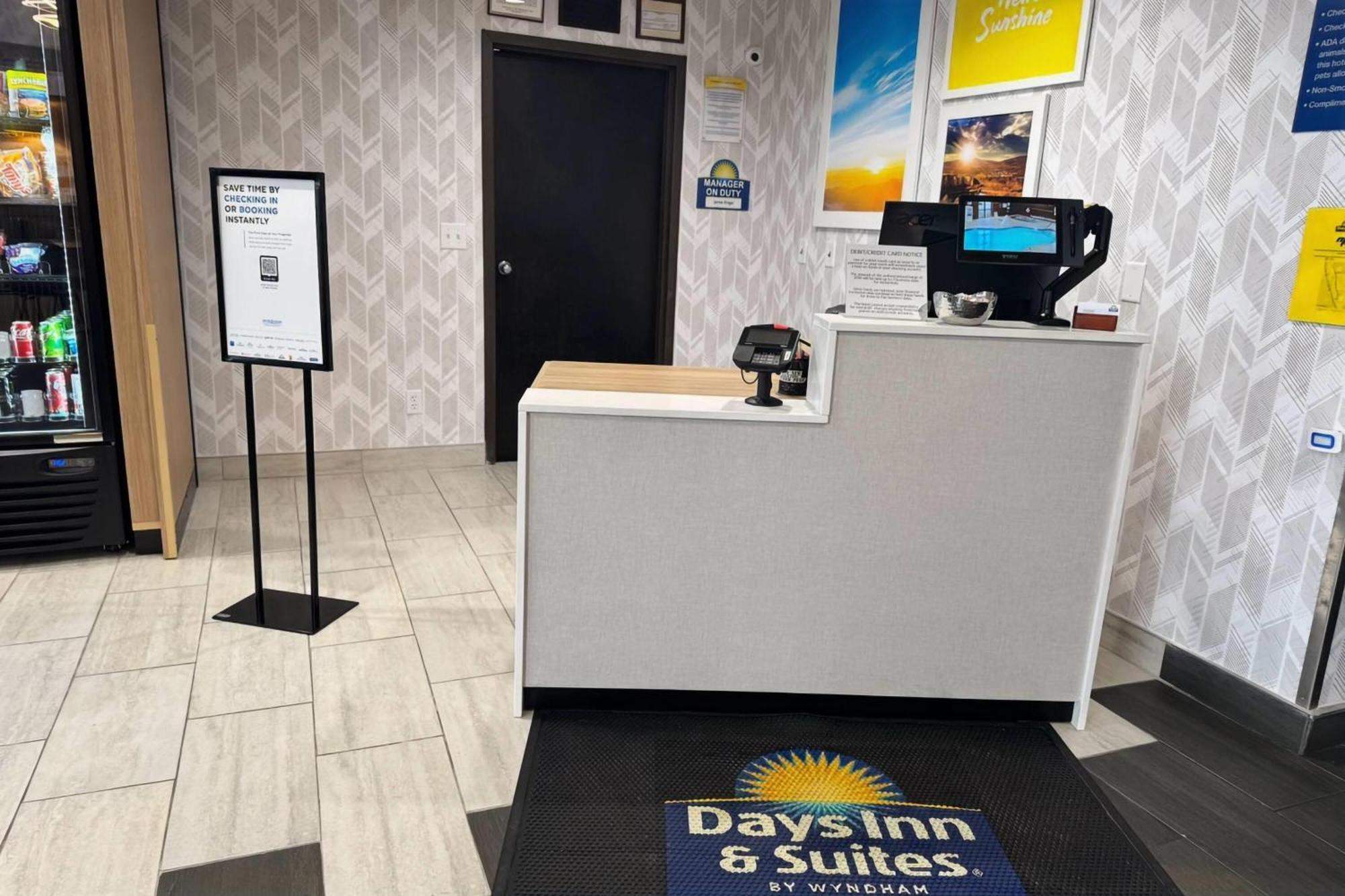 Days Inn & Suites By Wyndham Wausau Exteriör bild
